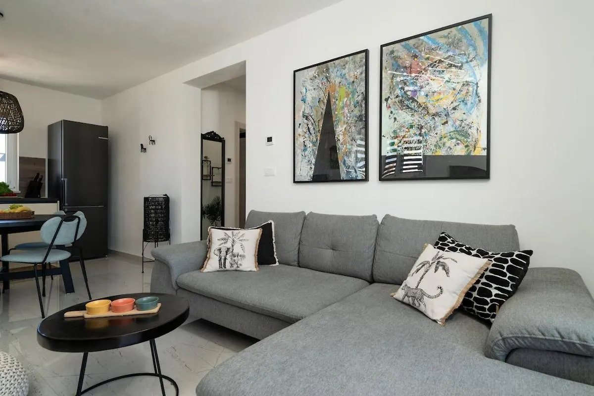 Apartment Grey Μεντουλίν