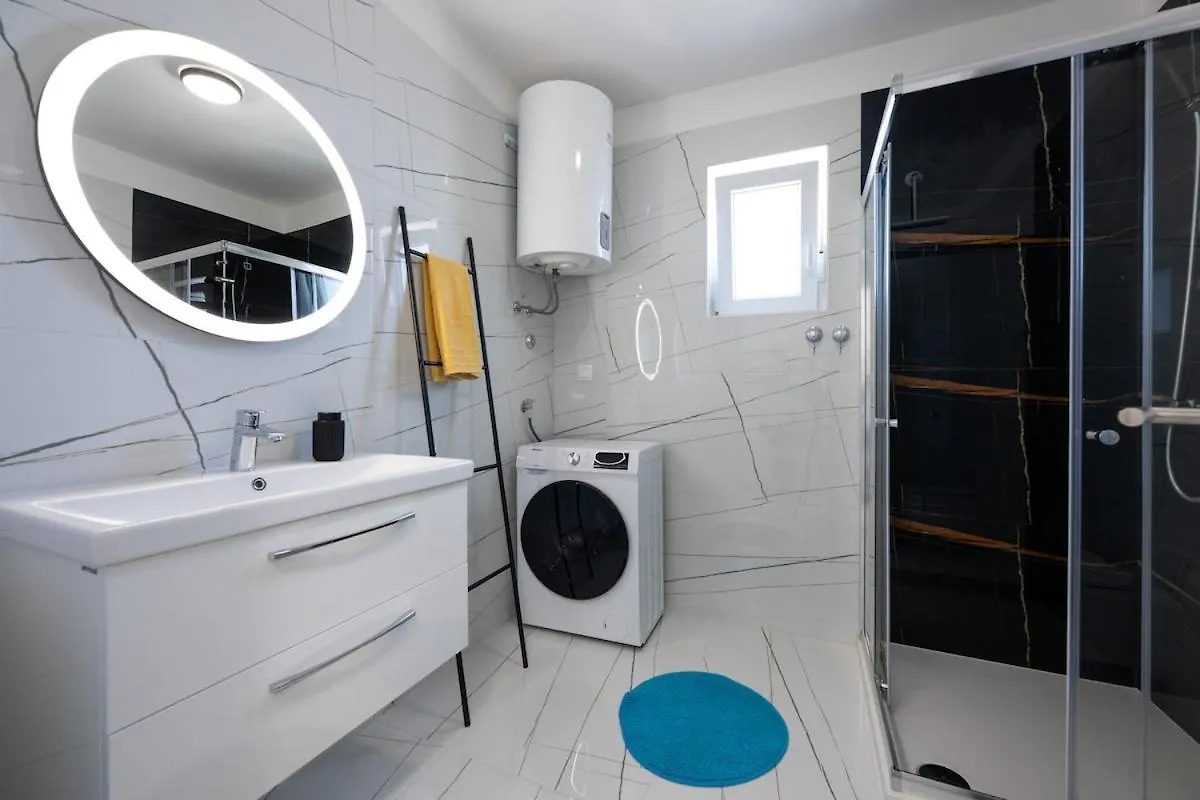 Apartment Grey Μεντουλίν