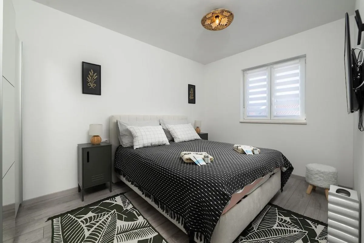 Apartment Grey Μεντουλίν