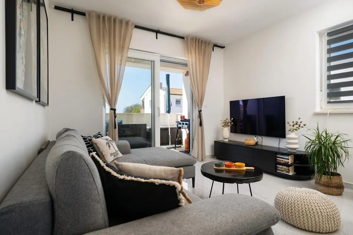 Apartment Grey Μεντουλίν