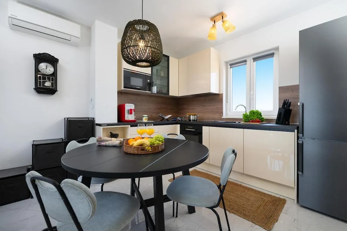 Apartment Grey Μεντουλίν