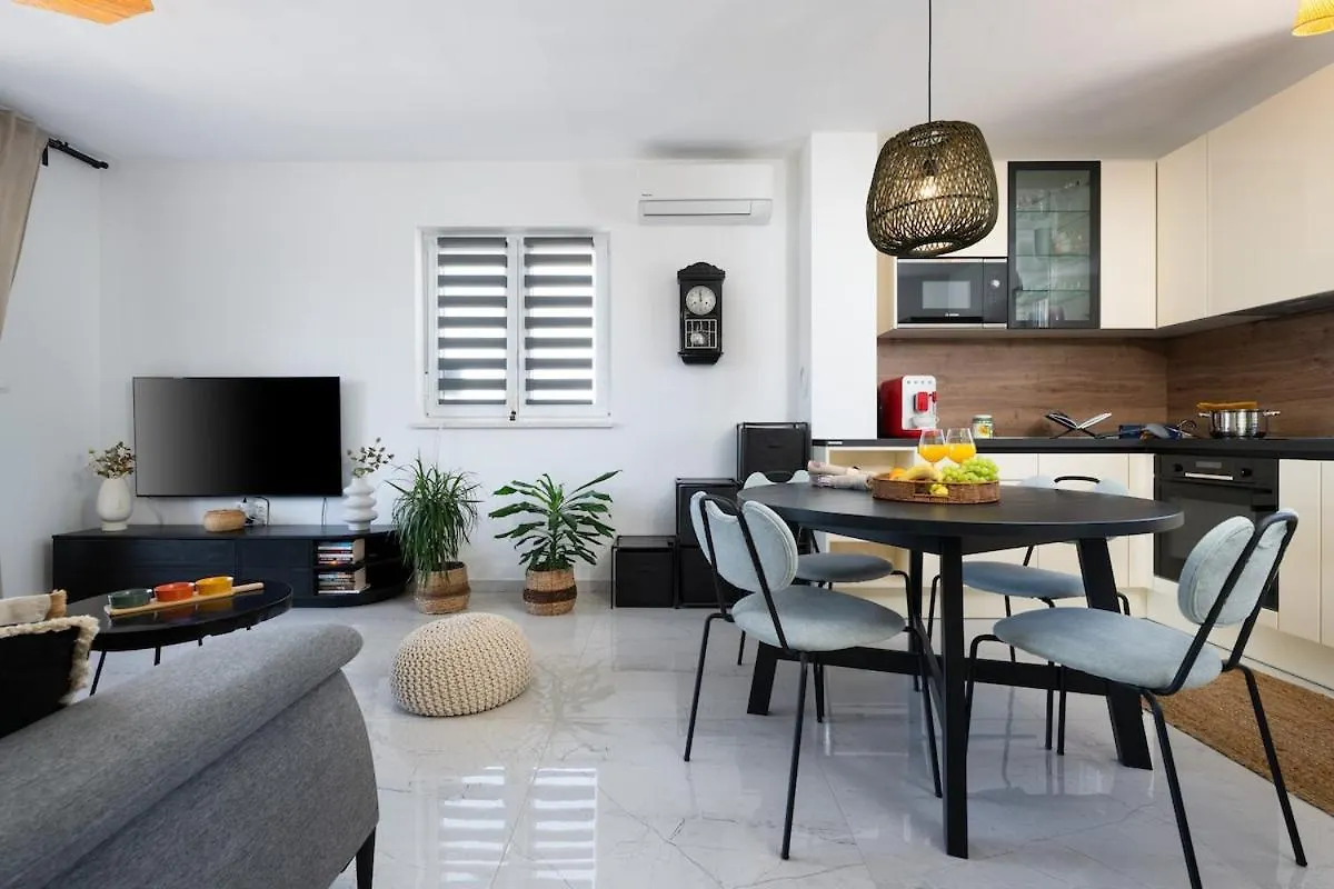 Apartment Grey Μεντουλίν